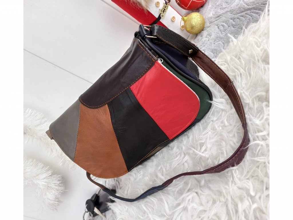 Genuine leather bag with three zipped pockets and a long handle