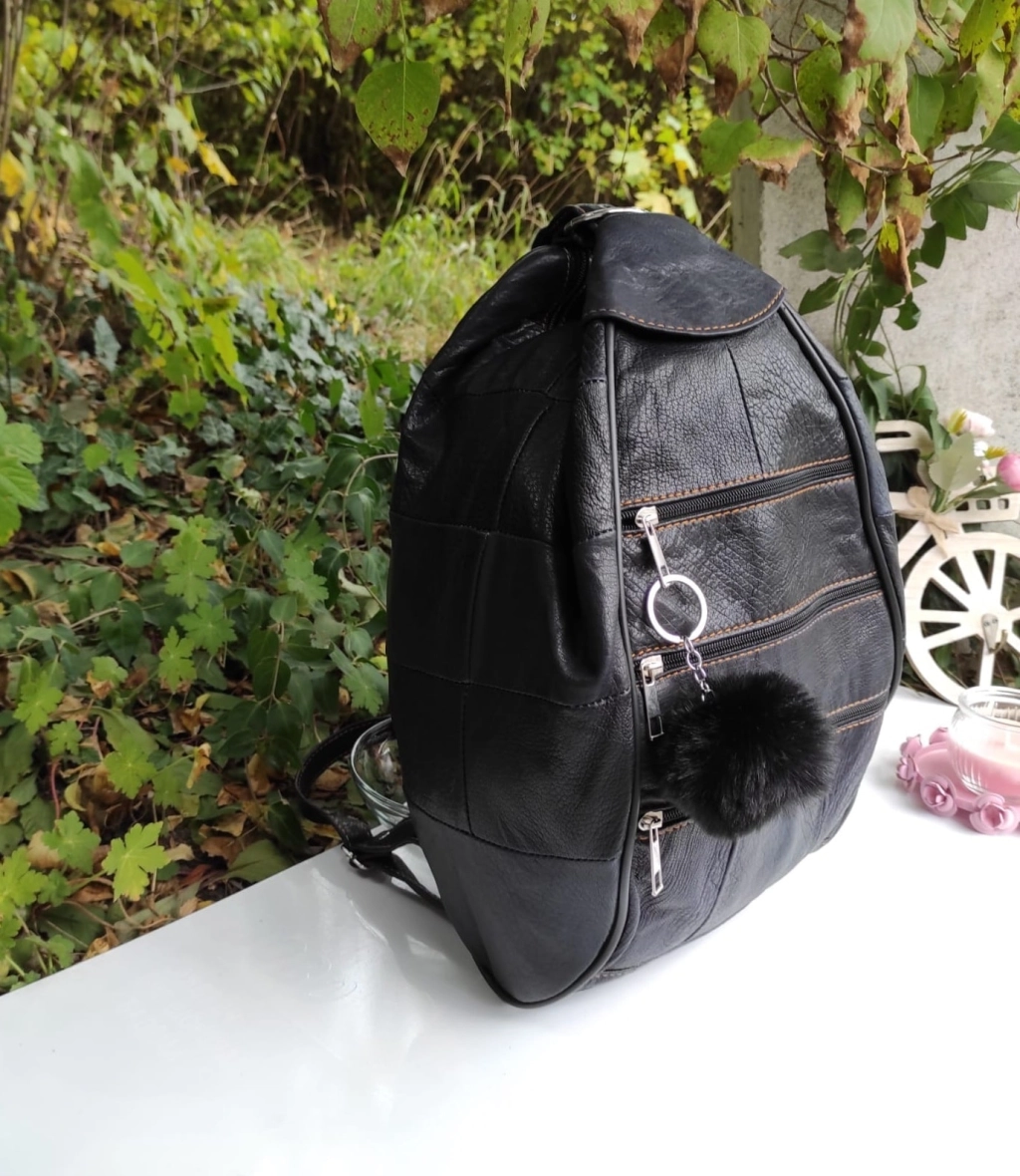 Голяма раница- чанта от естествена кожа с много джобове