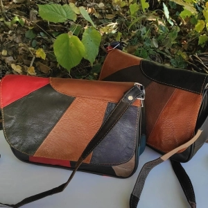 Чанта от естествена кожа с три джоба с цип и дълга дръжка
