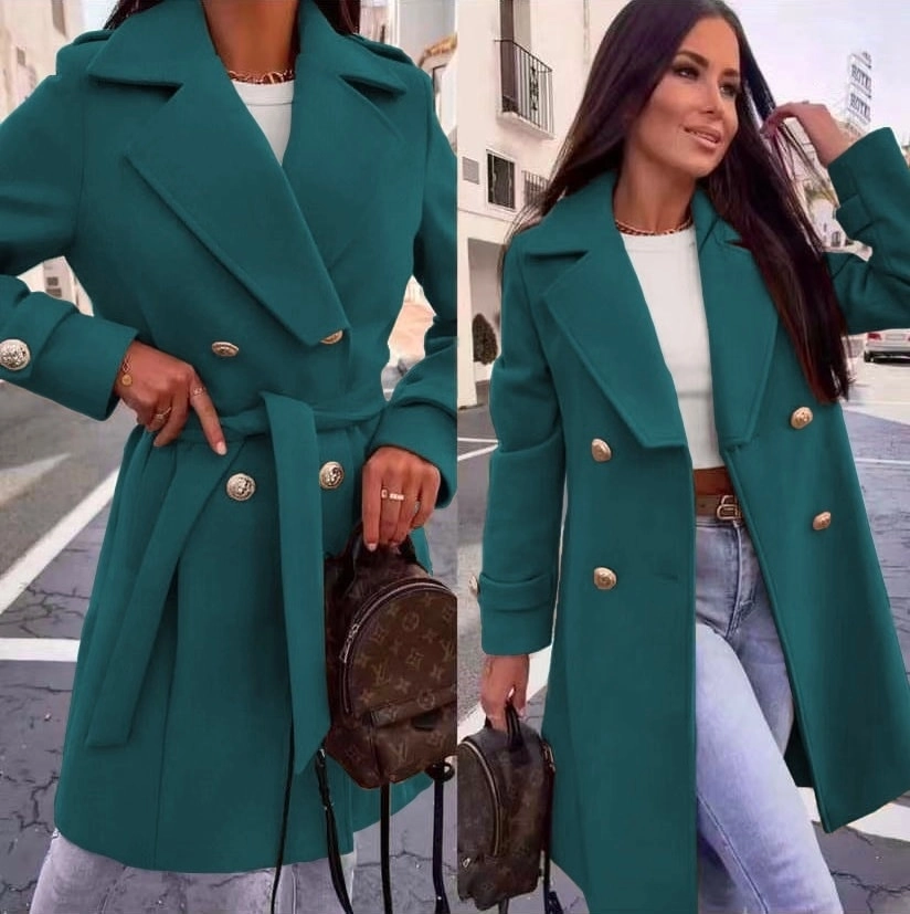 Warm coat in three shades With green, purple and gray