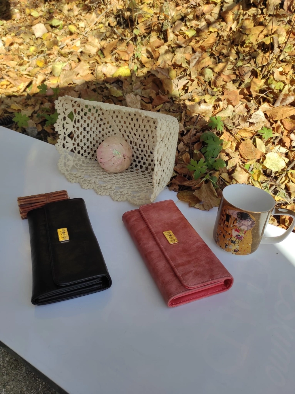 Άνετο δερμάτινο πορτοφόλι με πολλά διαμερίσματα και τσέπες