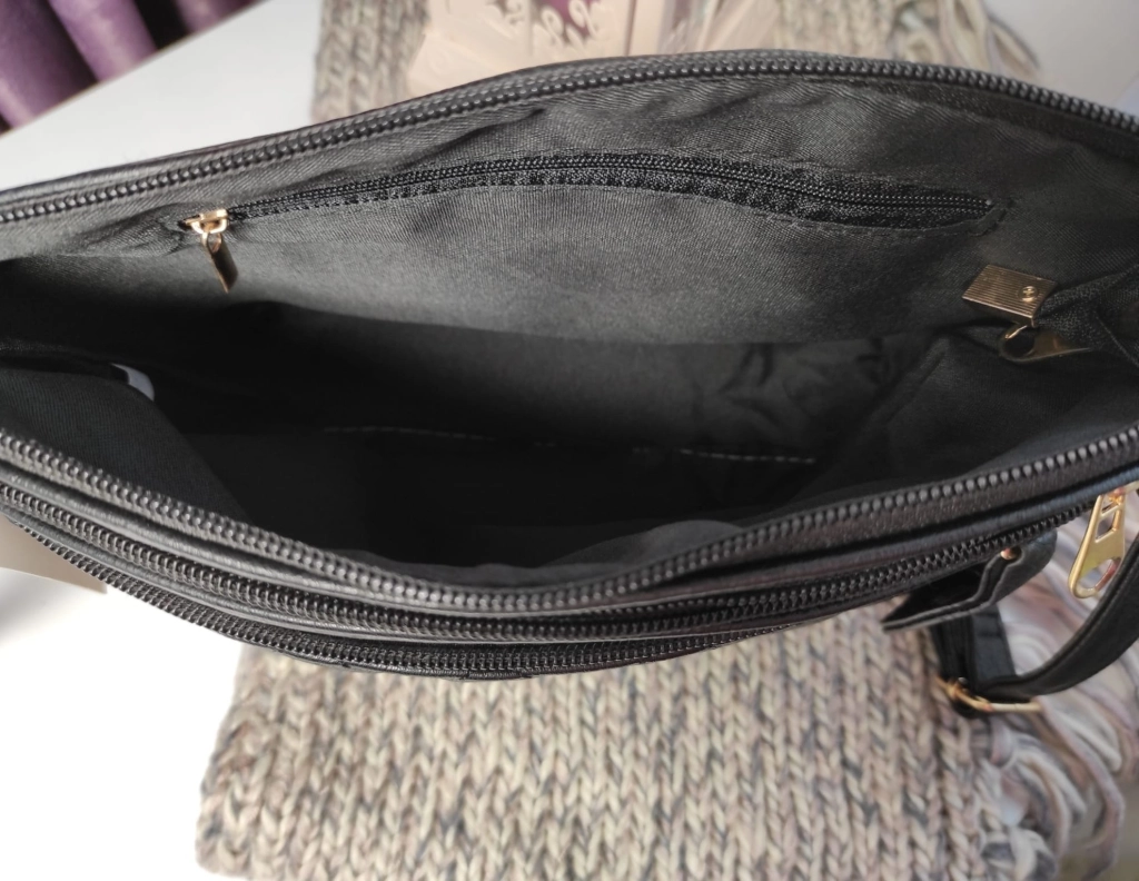 Ефектна чанта за през рамо с джобове