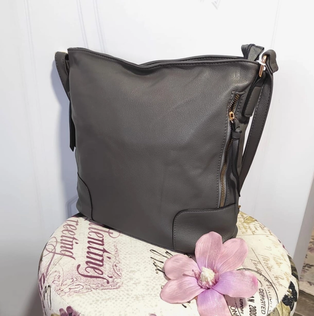 Άνετη και όμορφη τσάντα με διαμερίσματα