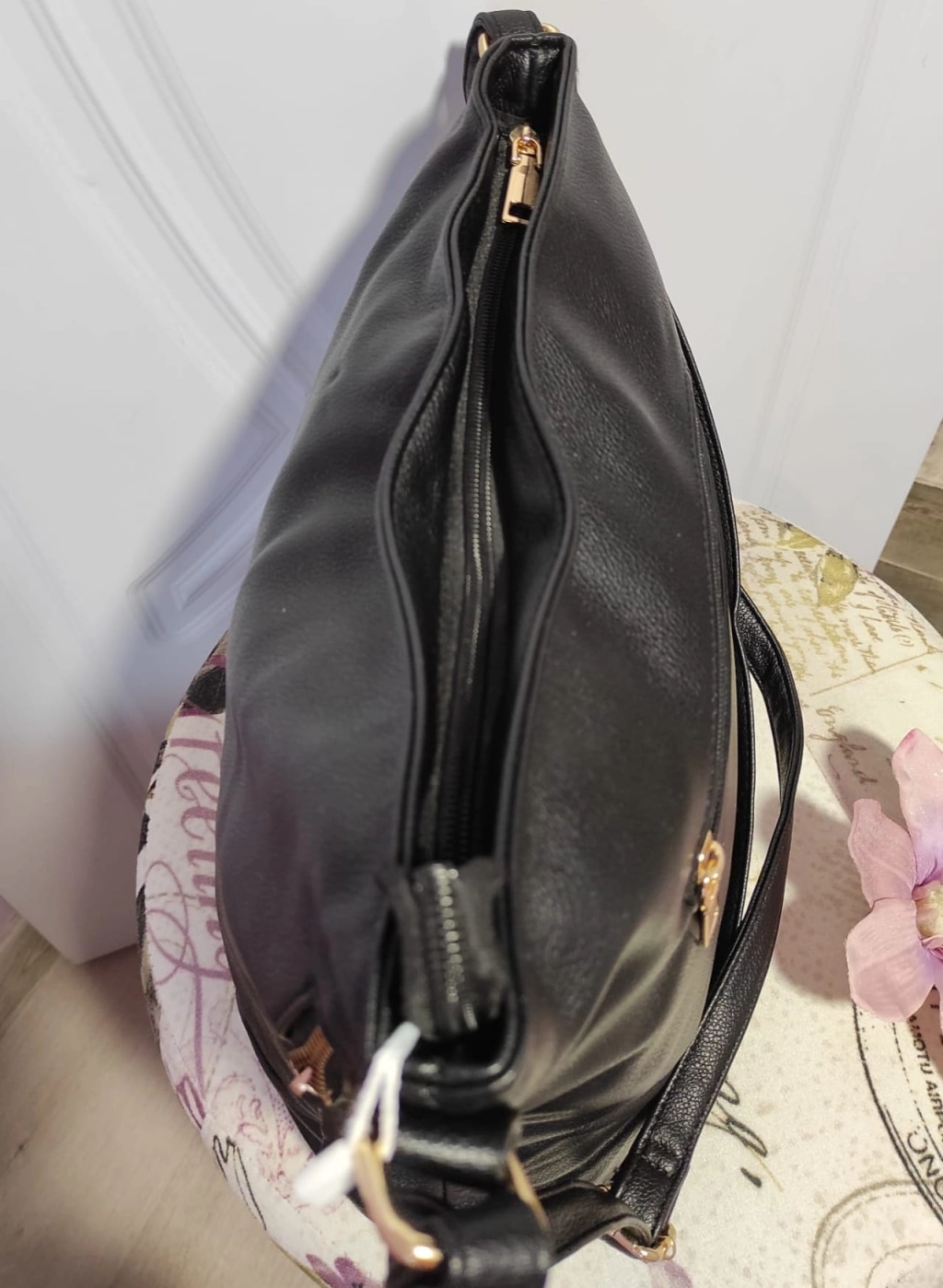 Άνετη και όμορφη τσάντα με διαμερίσματα