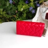 Comfortable leather purse with many compartments and pockets