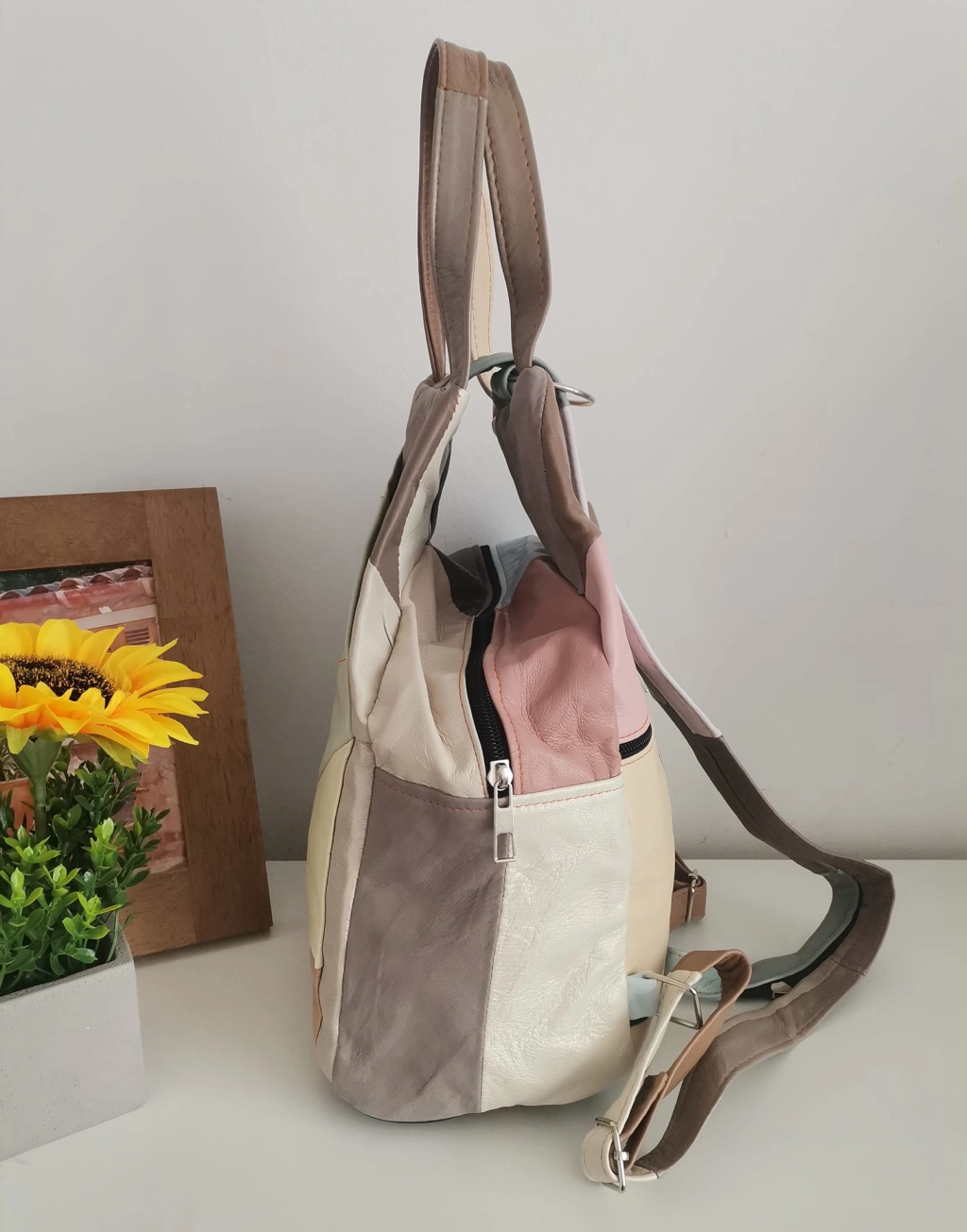 Раница- чанта от естествена кожа с два джоба