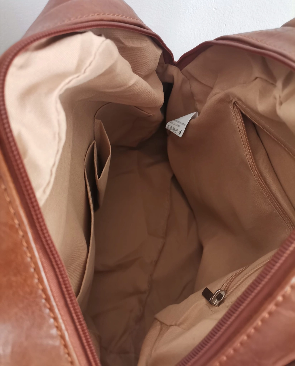 Удобна раница - чанта с джобове