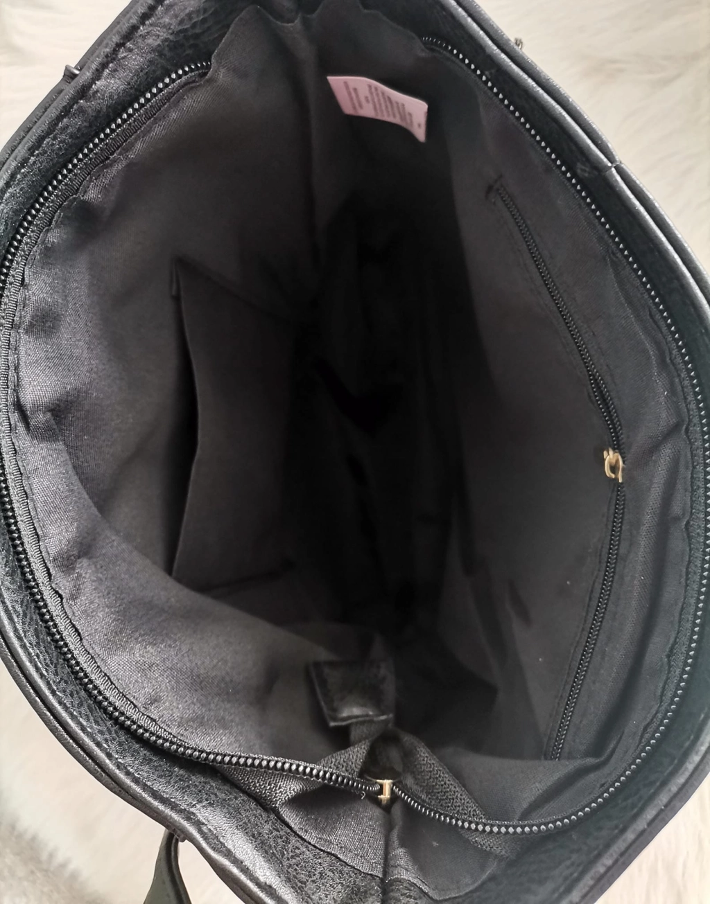 Ефектна чанта за през рамо с джобове