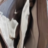 Прекрасна кожена чанта с три отделения, къси и дълги дръжки
