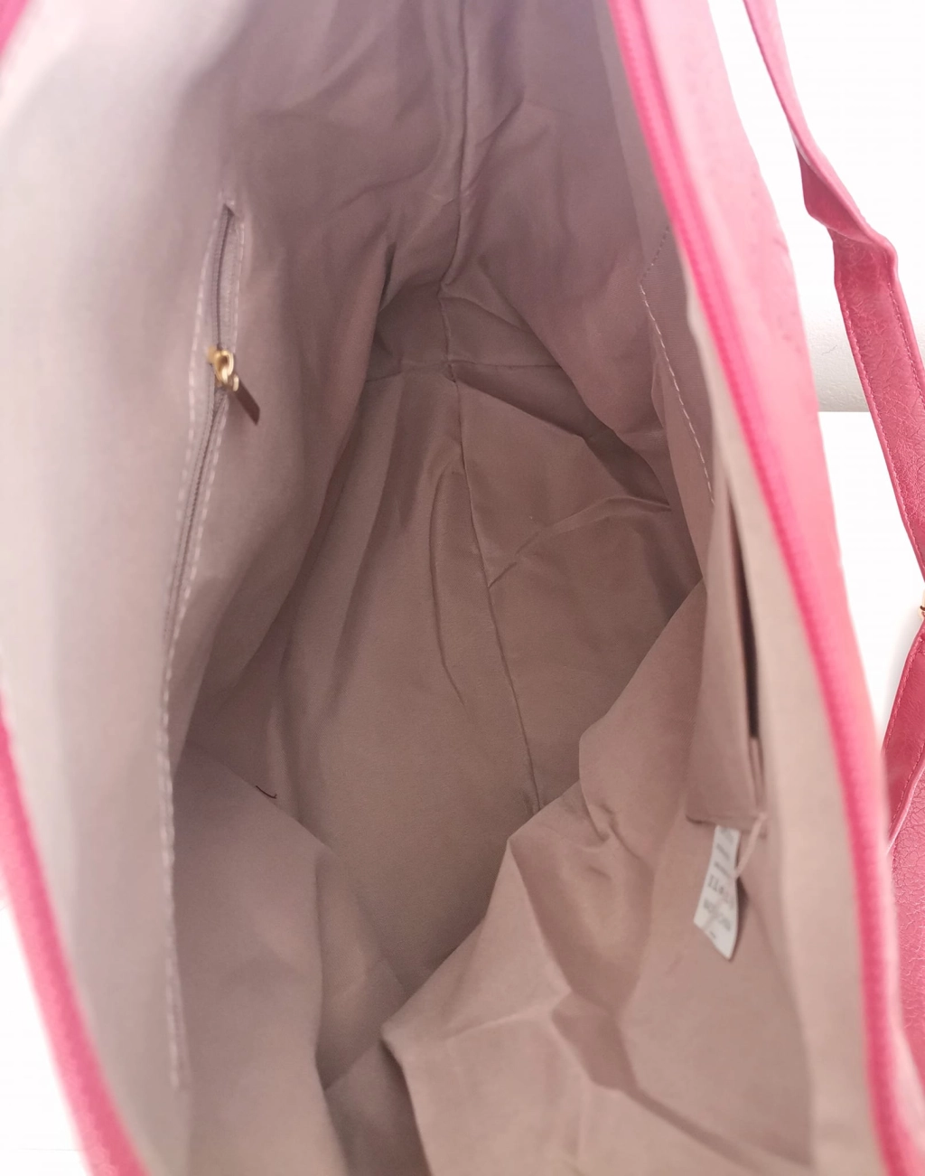 Елегантна и удобна чанта с прегради и дълги дръжки
