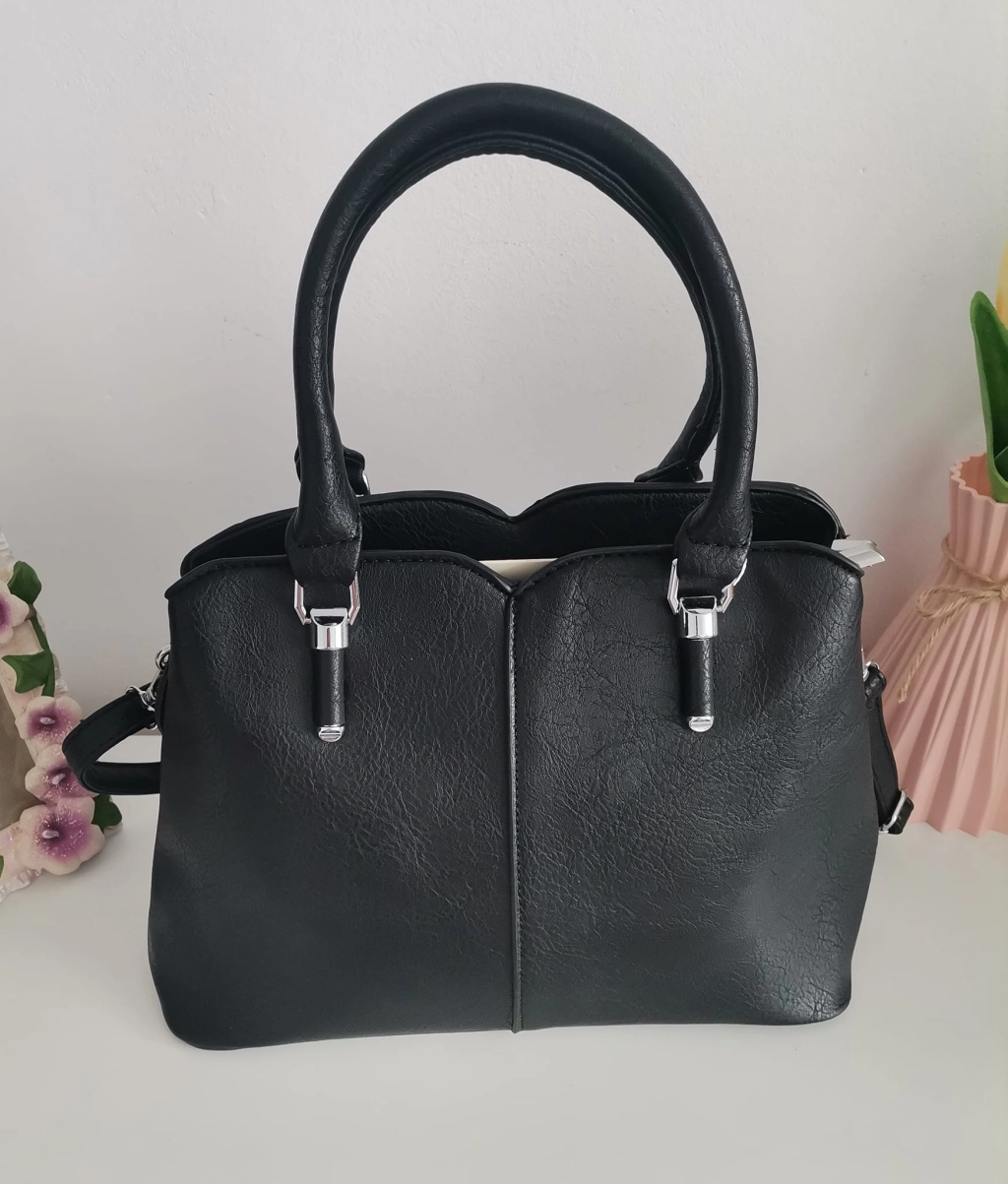 Comfortable leather bag with two compartments with separate zippers and an outer pocket