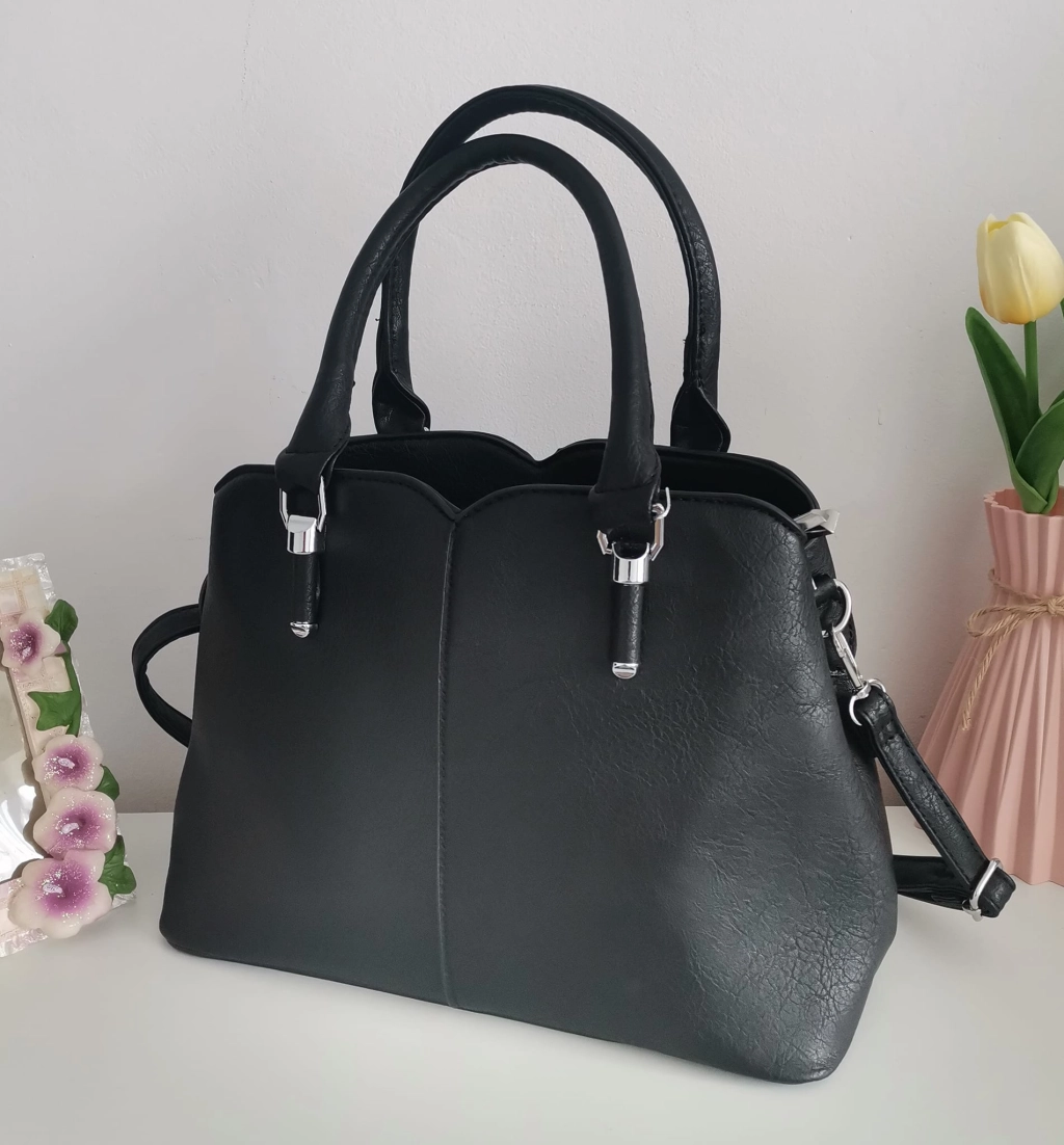 Comfortable leather bag with two compartments with separate zippers and an outer pocket