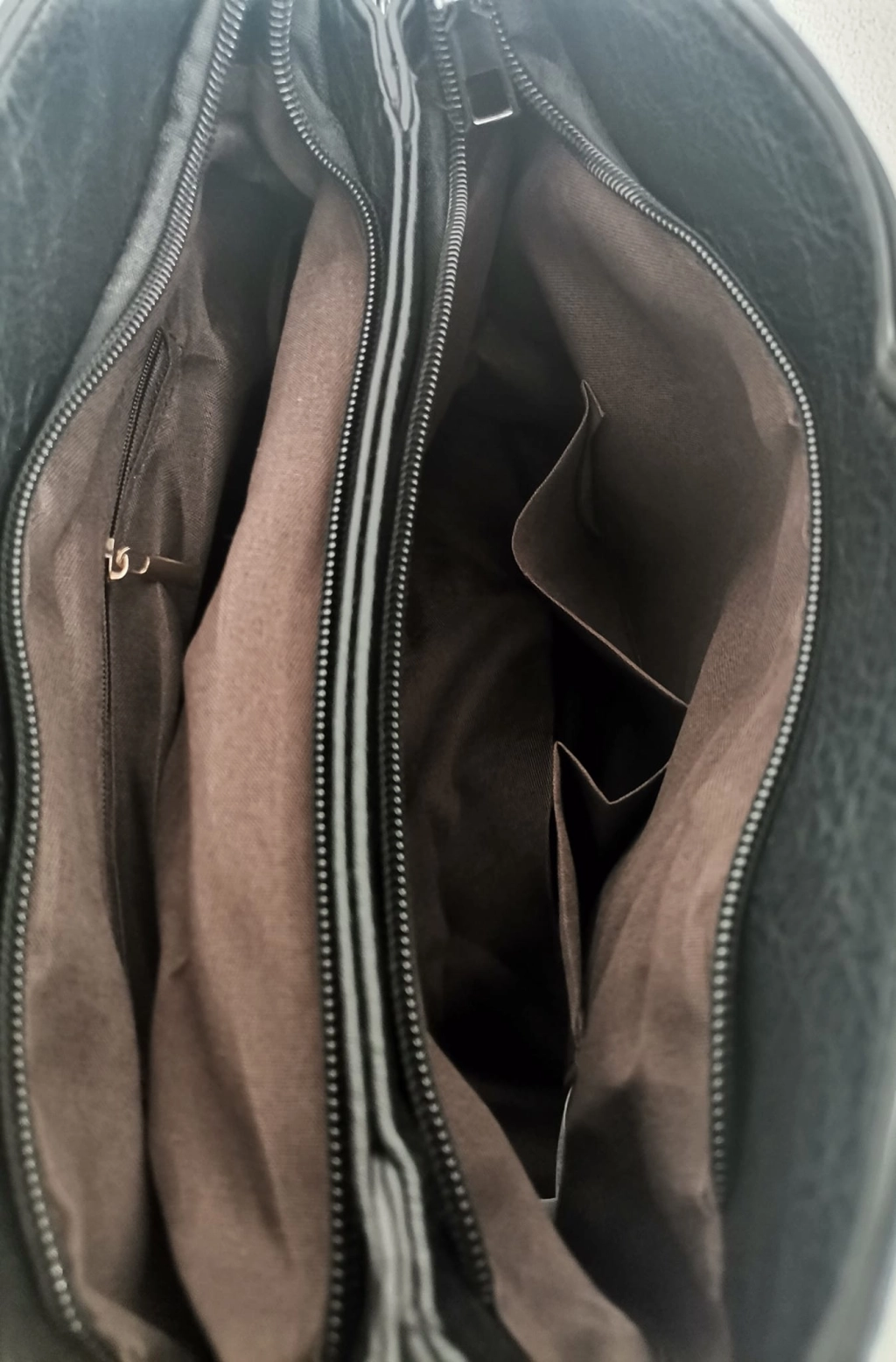 Comfortable leather bag with two compartments with separate zippers and an outer pocket