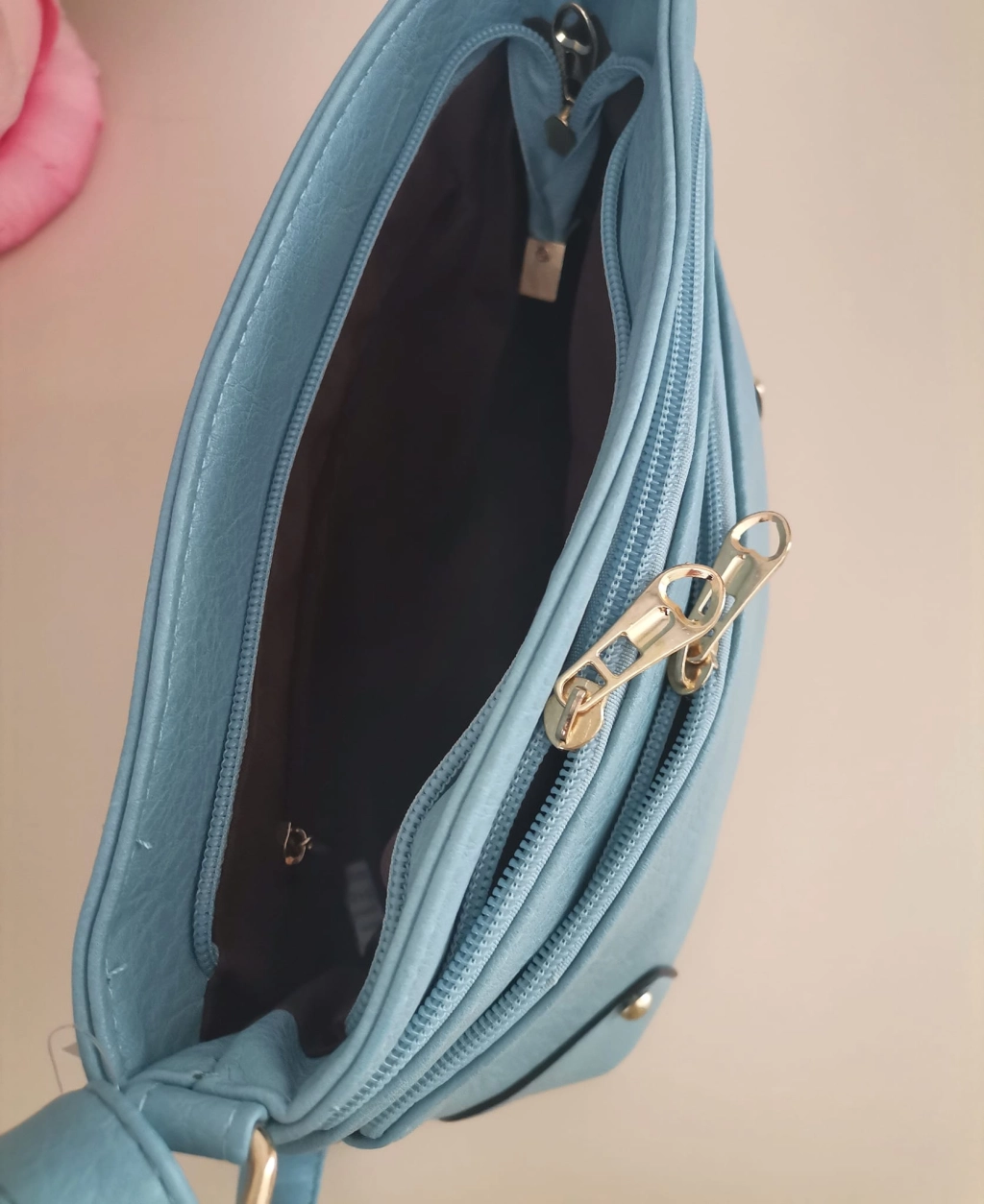 Spectacular shoulder bag