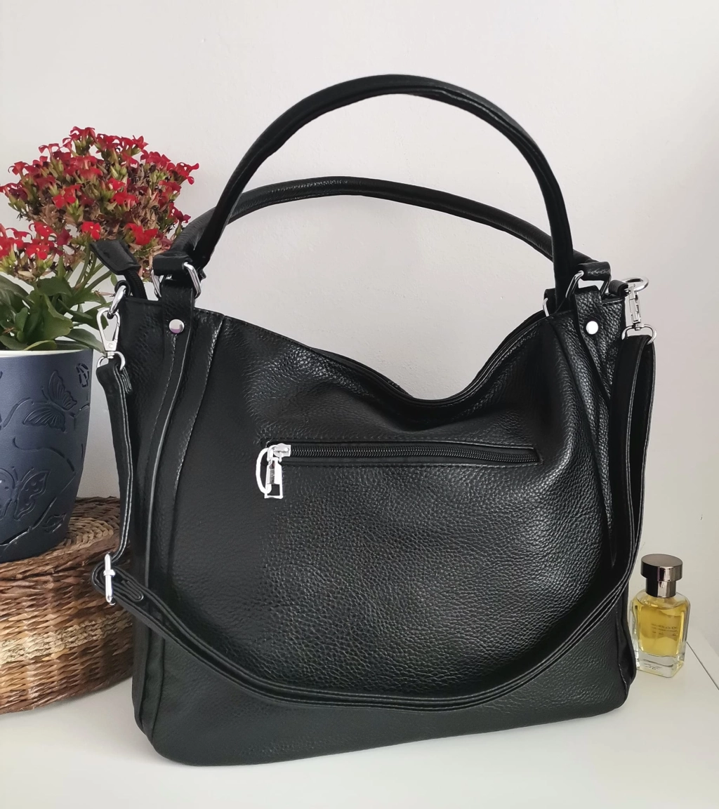 Comfortable large leather bag with three compartments with internal and external pockets