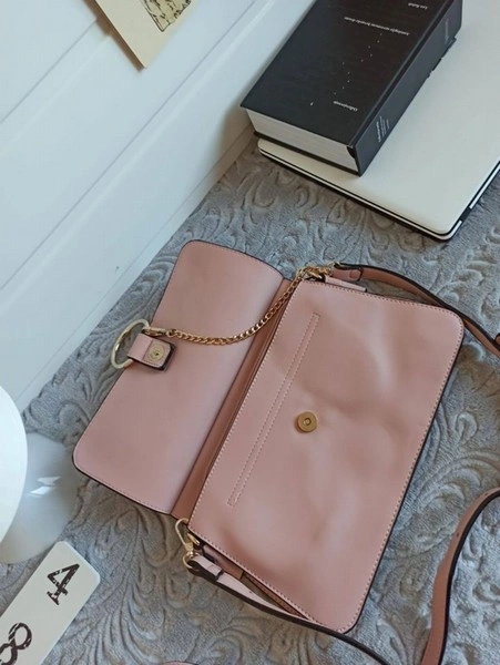 Κομψή ροζ τσάντα με διαμερίσματα και λαβή