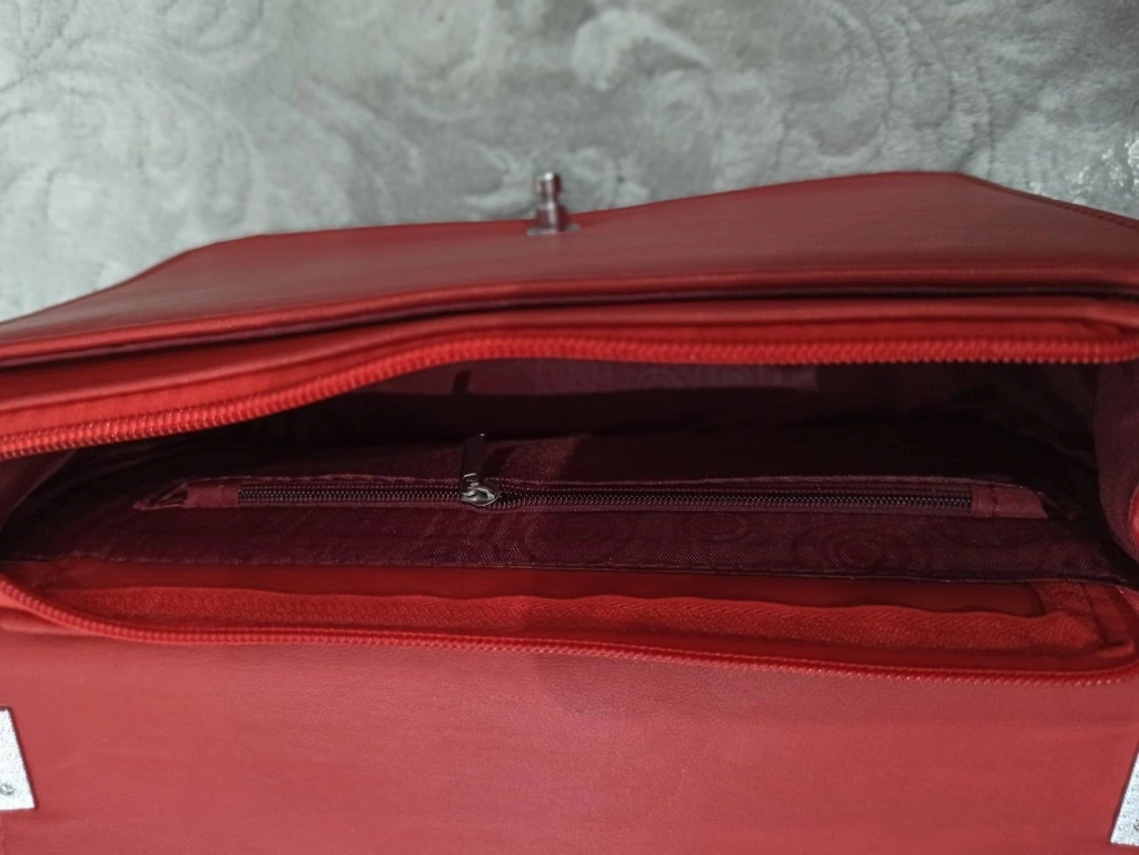 Тъмно червена кожена чанта- топ модел