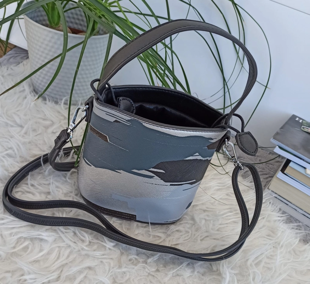 Very small leather bag with short and long handle