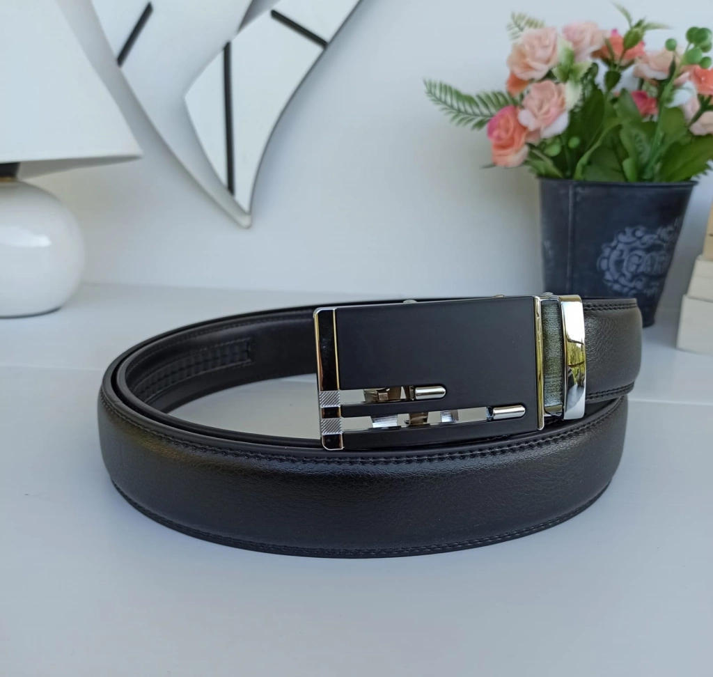 Great leather belt with comfortable and strong buckle