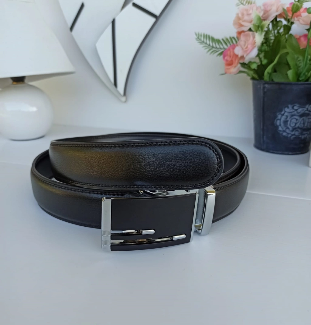 Great leather belt with comfortable and strong buckle