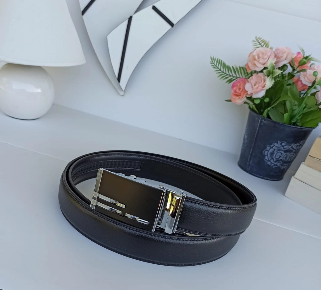 Great leather belt with comfortable and strong buckle