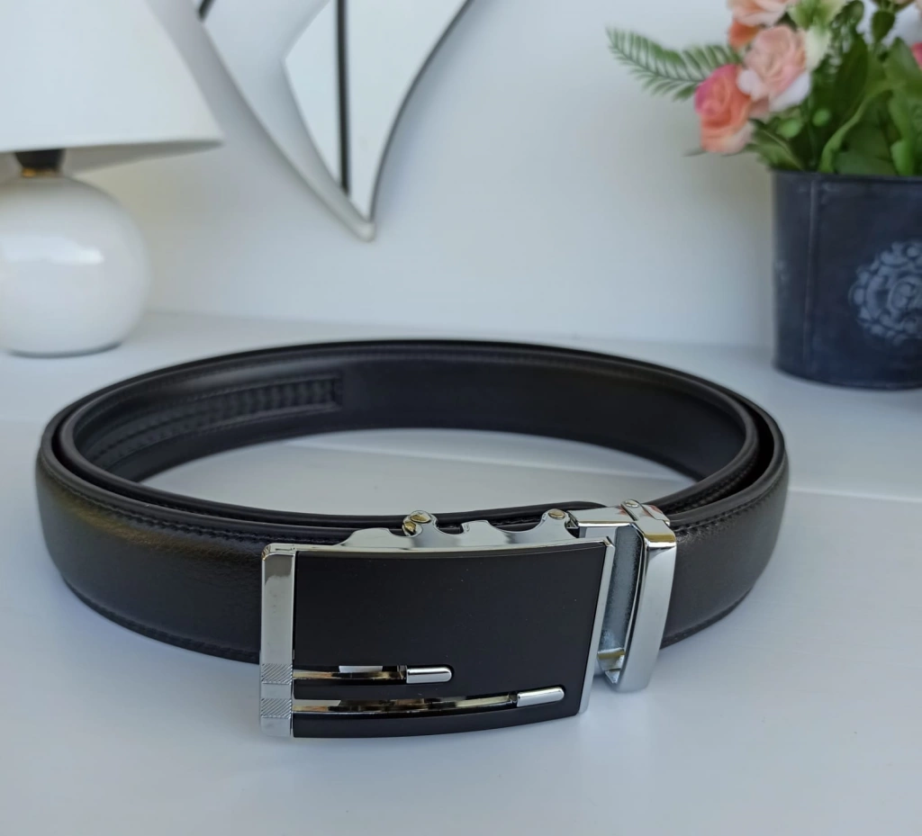 Great leather belt with comfortable and strong buckle