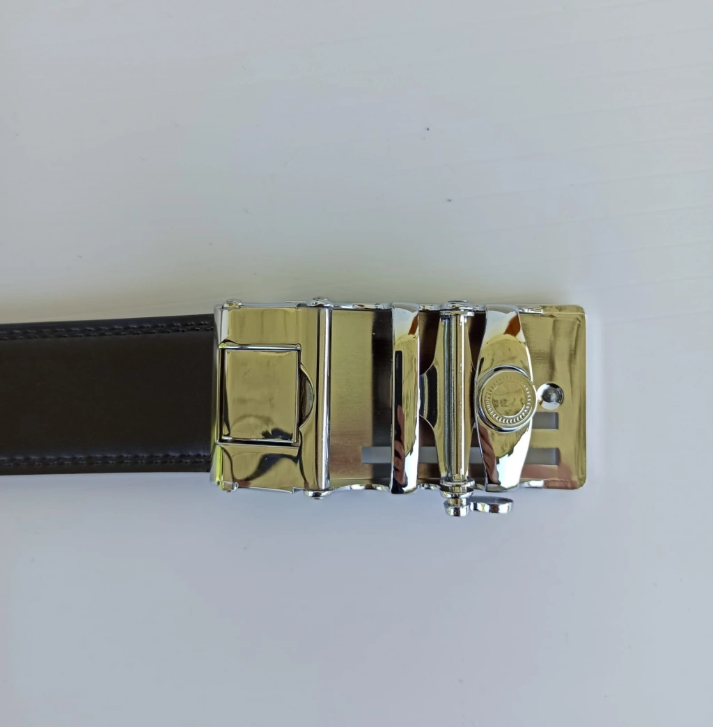 Great leather belt with comfortable and strong buckle